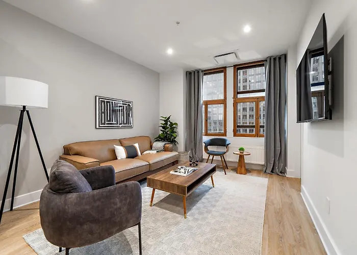 Deluxe Three-Bedroom Apartment