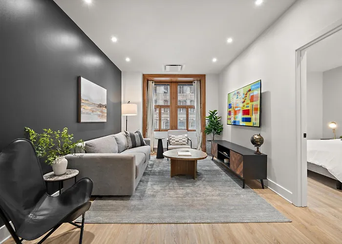 Deluxe Three-Bedroom Apartment