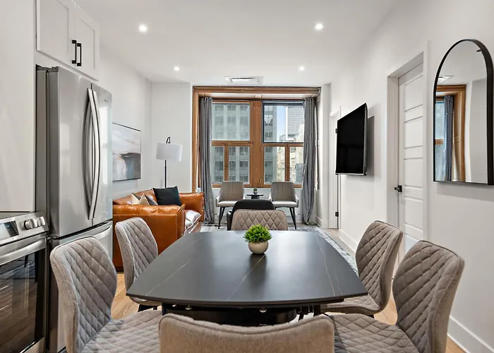 Deluxe Three-Bedroom Apartment