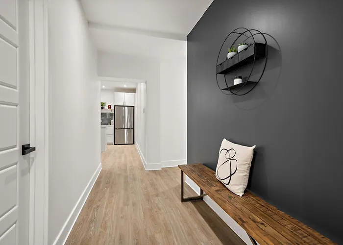 Deluxe Three-Bedroom Apartment
