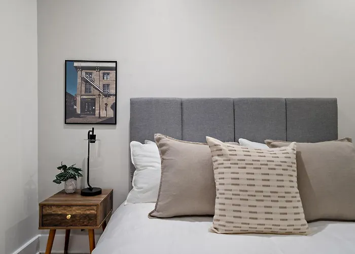 Deluxe Two-Bedroom Apartment