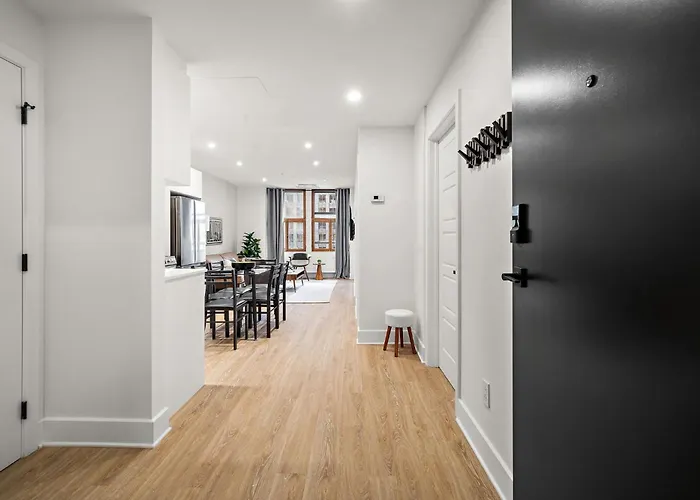Deluxe Three-Bedroom Apartment