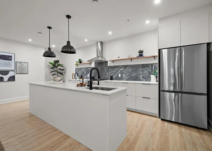 Deluxe Three-Bedroom Apartment