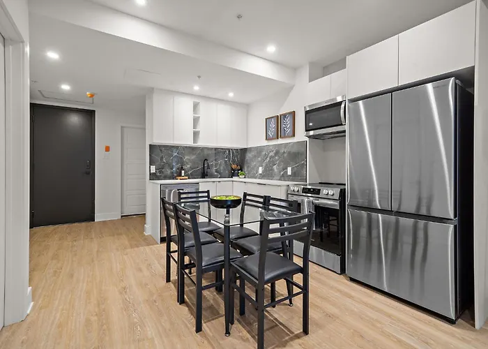 Deluxe Three-Bedroom Apartment