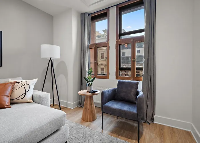 Deluxe Three-Bedroom Apartment